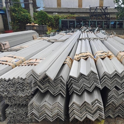 40x5mm ホットロールされた炭素鋼構造部分 ASTM A36 軽鋼角棒 カスタマイズされたグレード