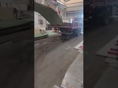 トラックに積もられているステンレス鋼プレート