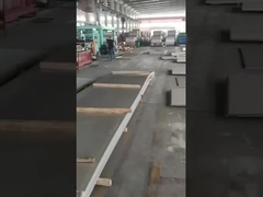 ステンレス鋼の生産現場を検査する